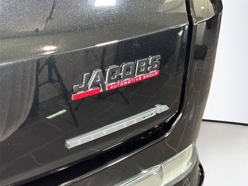 Used 2023 Jeep Wagoneer L Series III w/ Preferred Equipment Group AWD/4WD image 38