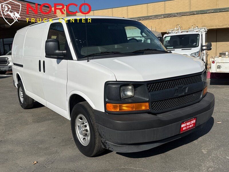 Used 2017 Chevrolet Express 2500 RWD image 4