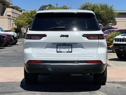 Used 2023 Jeep Grand Cherokee L Laredo image 13