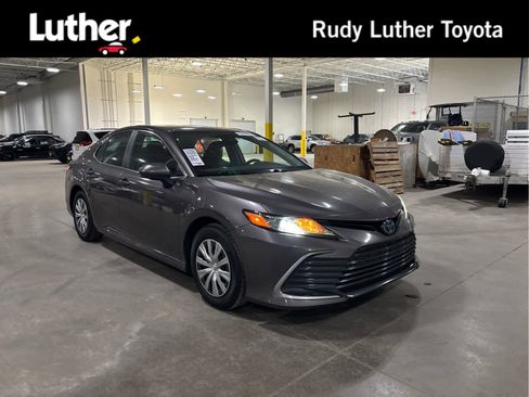 Used 2022 Toyota Camry LE image 1