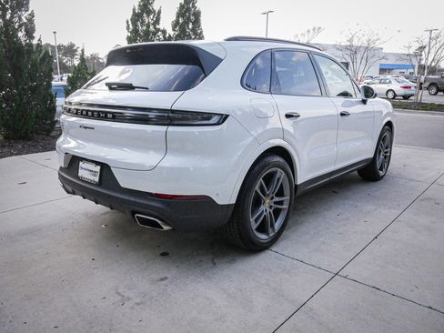 Used 2024 Porsche Cayenne image 10