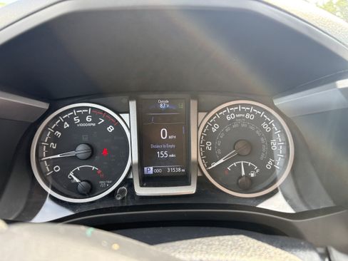 Certified 2022 Toyota Tacoma SR5 AWD/4WD image 4