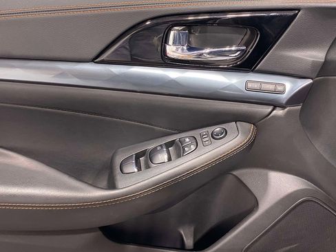 Used 2023 Nissan Maxima SR w/ Sport Mat Group FWD image 18