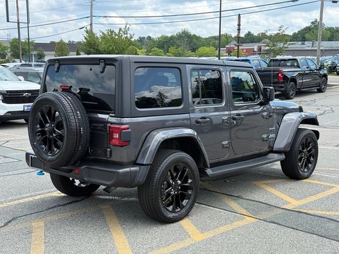 Used 2023 Jeep Wrangler Unlimited Sahara AWD/4WD image 6
