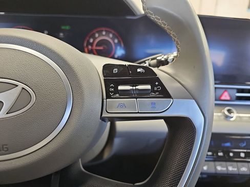 Used 2025 Hyundai Elantra SEL image 17