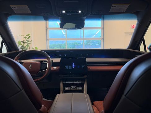 Certified 2024 Lincoln Nautilus Black Label w/ Jet Appearance Package (87T) AWD/4WD image 9