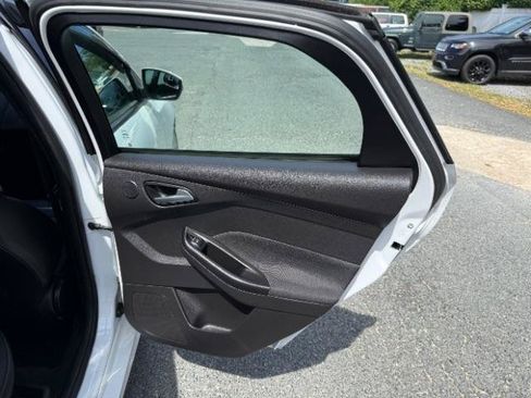 Used 2017 Ford Focus ST w/ Equipment Group 402A FWD image 6