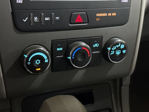 Used 2015 Chevrolet Traverse LS FWD image 16