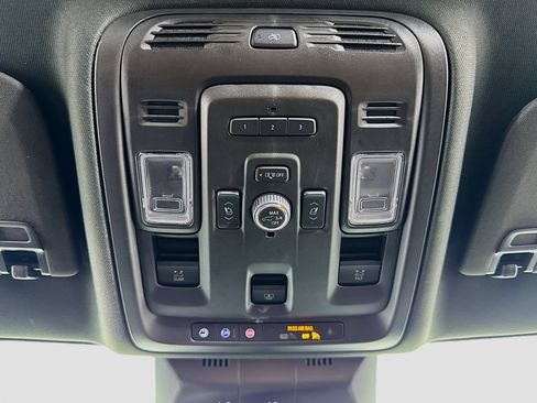 Used 2022 Cadillac Escalade ESV Premium Luxury AWD/4WD image 34