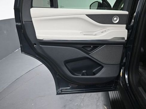 Certified 2025 Lincoln Navigator Reserve AWD/4WD image 26