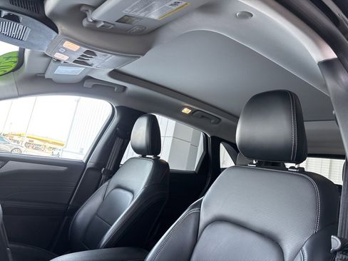 Used 2024 Ford Escape Platinum image 9