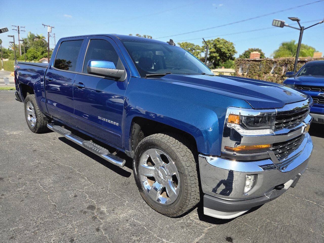Used 2018 Chevrolet Silverado 1500 LT w/ LT Eassist Package AWD/4WD image 5