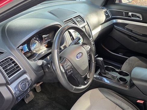 Used 2017 Ford Explorer XLT w/ Equipment Group 202A image 10