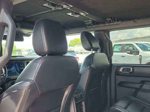 Certified 2025 Ford Bronco Outer Banks AWD/4WD image 13