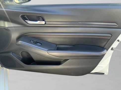 Used 2021 Nissan Altima 2.5 SR w/ SR Premium Package image 35