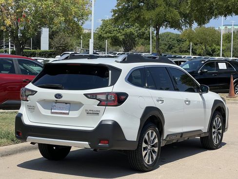 Used 2025 Subaru Outback Touring XT AWD/4WD image 4