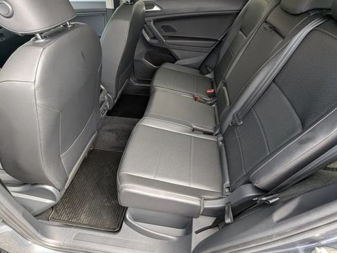 Used 2020 Volkswagen Tiguan SEL AWD/4WD image 17