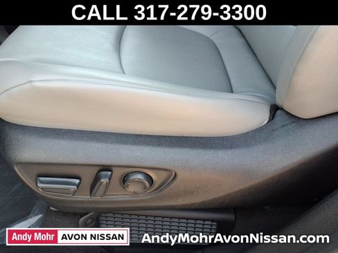 Used 2025 Toyota Sienna XLE FWD image 19