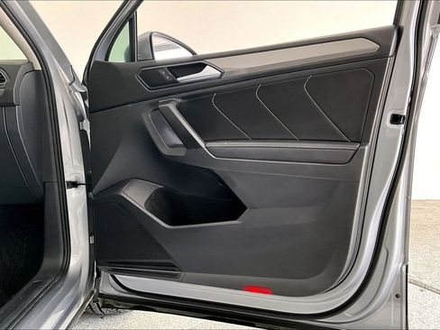 Used 2022 Volkswagen Tiguan SE image 22