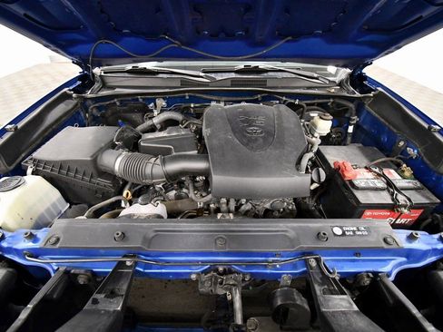 Used 2017 Toyota Tacoma SR5 image 12