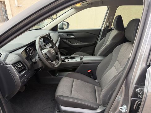 Used 2025 Nissan Rogue SV FWD image 29