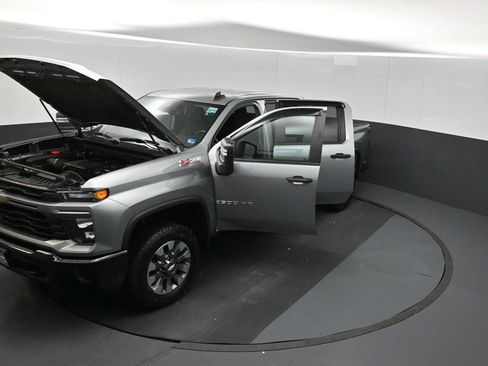 Used 2025 Chevrolet Silverado 2500 Custom AWD/4WD image 27
