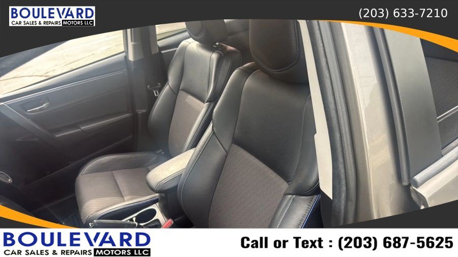Used 2018 Toyota Corolla SE w/ SE Premium Package FWD image 25