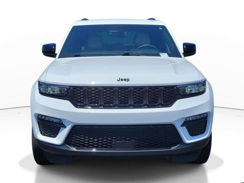 Used 2023 Jeep Grand Cherokee Limited w/ Black Appearance Package image 2