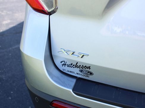 Used 2023 Ford Explorer XLT image 9