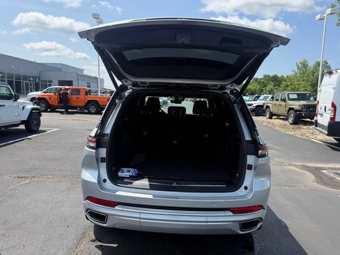 Used 2023 Jeep Grand Cherokee Summit AWD/4WD image 47