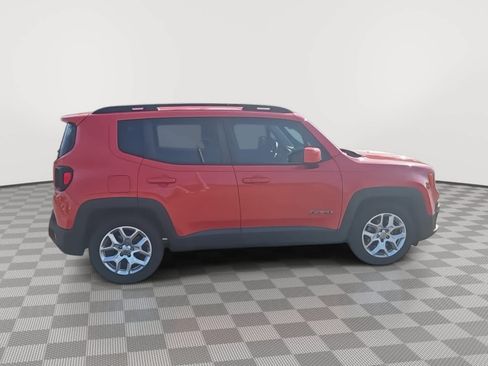 Used 2018 Jeep Renegade Latitude w/ UConnect 8.4 Nav Group FWD image 9
