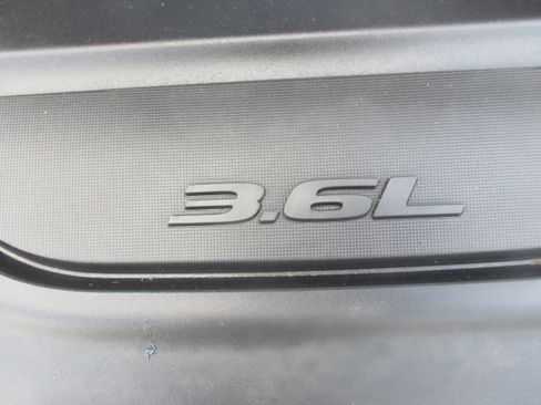 Used 2023 Chrysler Pacifica Touring-L FWD image 45