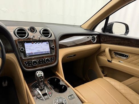 Used 2017 Bentley Bentayga AWD/4WD image 17
