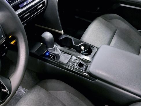 Used 2025 Toyota Camry LE AWD/4WD image 16