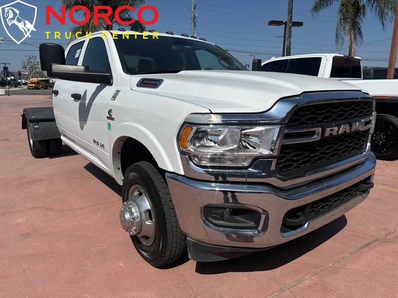 Used 2022 RAM 3500 Tradesman w/ Chrome Appearance Group AWD/4WD image 2