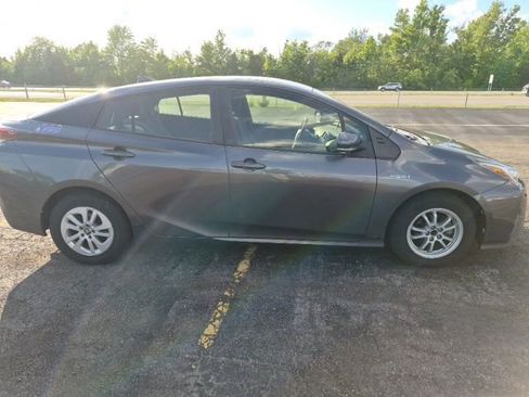Used 2017 Toyota Prius Two FWD image 5