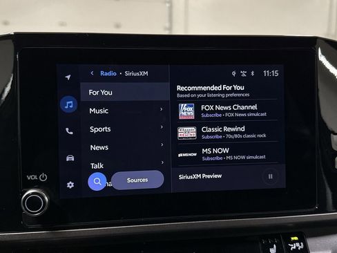 Used 2025 Toyota Camry SE w/ Convenience Package image 14