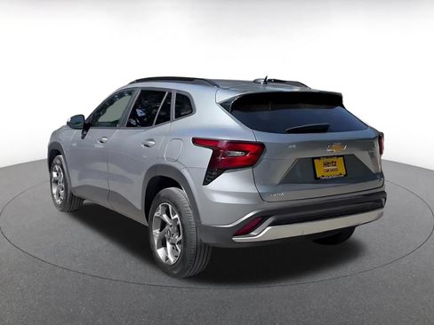 Used 2025 Chevrolet Trax LT w/ LT Convenience Package FWD image 11