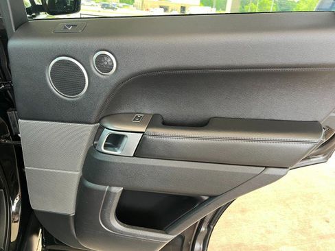 Used 2017 Land Rover Range Rover Sport SE image 39