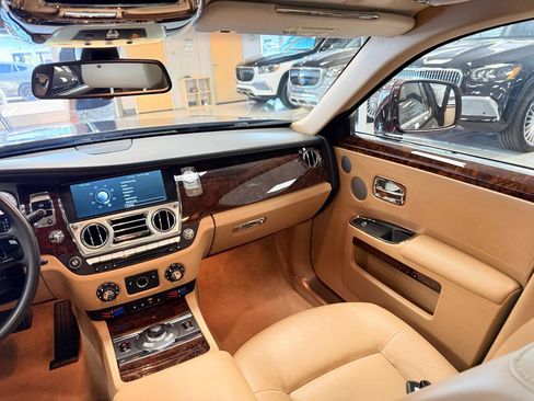 Used 2011 Rolls-Royce Ghost RWD image 11