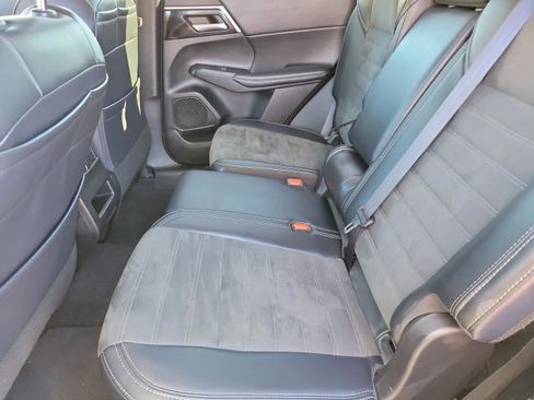 Used 2024 Mitsubishi Outlander SE image 20