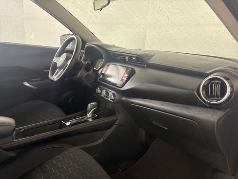 Used 2024 Nissan Kicks SV image 28