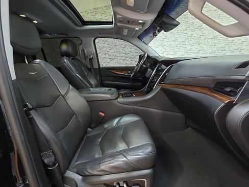 Used 2020 Cadillac Escalade ESV Luxury AWD/4WD image 8