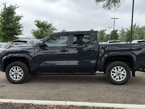 Certified 2024 Toyota Tacoma SR5 AWD/4WD image 10