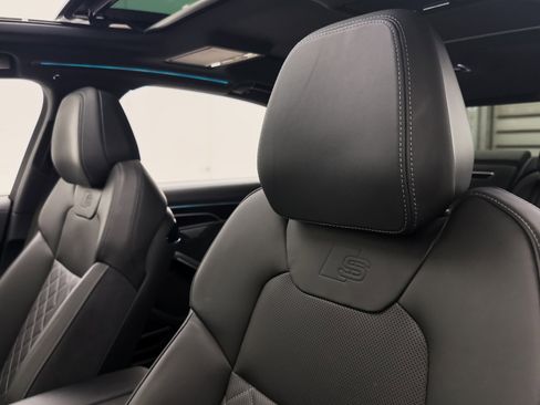 Used 2024 Audi S8 image 40