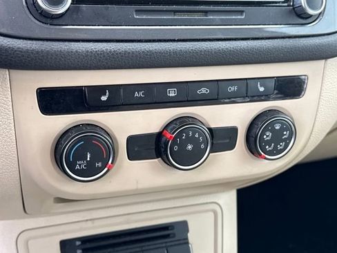 Used 2014 Volkswagen Tiguan SE image 26