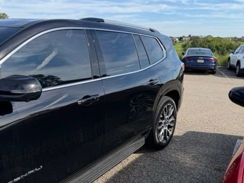 Used 2026 GMC Acadia Denali Ultimate w/ LPO, Floor Liner Package AWD/4WD image 5