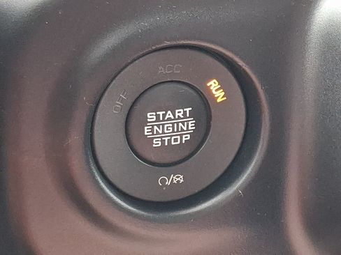 Used 2022 Jeep Gladiator Sport AWD/4WD image 25