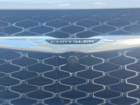 New 2025 Chrysler Pacifica Select w/ Uconnect Theater Family Group image 10