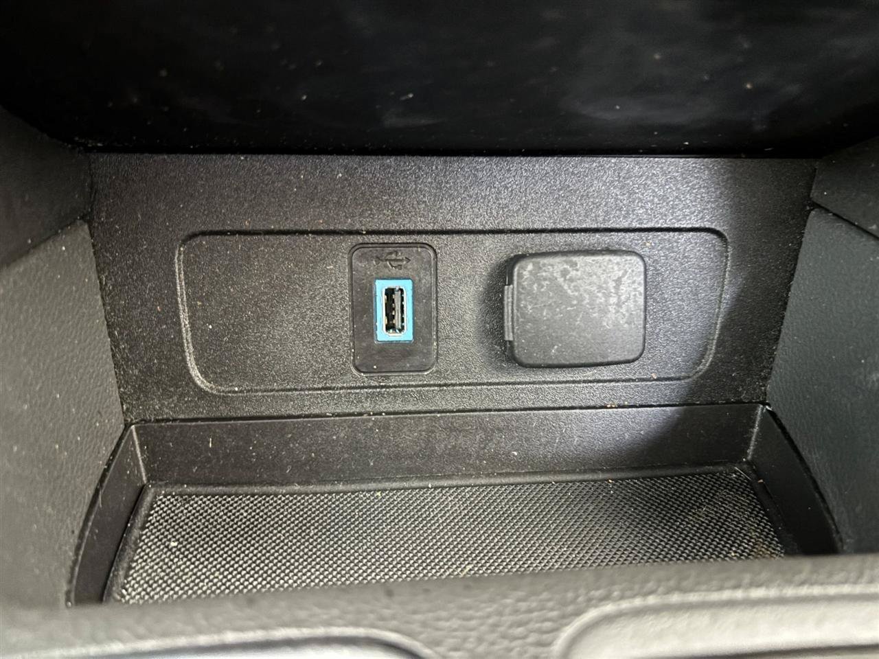 Used 2017 Ford Escape SE w/ SE Cold Weather Package FWD image 14